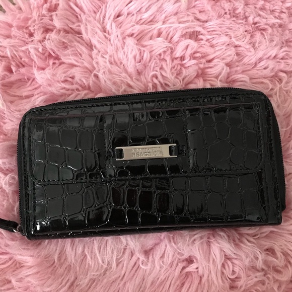 Kenneth Cole Handbags - Kenneth Cole Reaction black patent leather wallet Kenneth Cole Handbags - Kenneth Cole Reaction black patent leather wallet